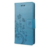 Peňaženkové kožené puzdro Butterfly Flower na Motorola Moto G22 - Modrá