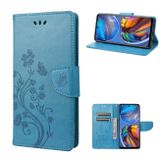 Peňaženkové kožené puzdro Butterfly Flower Embossed na Moto E32 - Modrá
