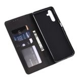 Peňaženkové kožené puzdro EMBOSSED na Samsung Galaxy A34 5G – Čierna