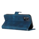 Peňaženkové kožené puzdro Line Pattern na Moto E13 - Kráľovská modrá