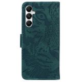 Peňaženkové kožené puzdro Tiger Embossed na Samsung Galaxy A05s - Zelená